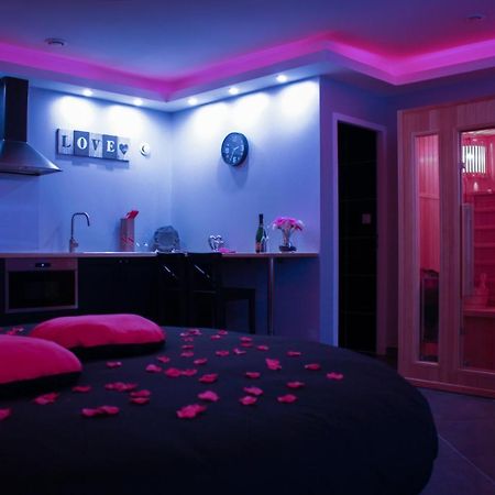 Nuit Vip Spa Sauna Privatif Le Rove Eksteriør bilde