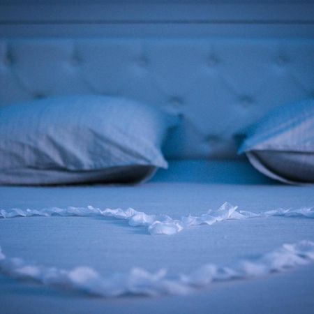Nuit Vip Spa Sauna Privatif Le Rove Eksteriør bilde
