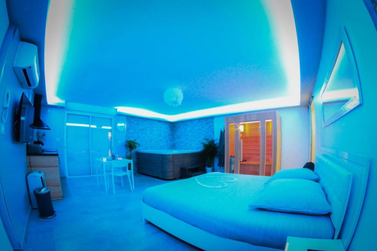 Nuit Vip Spa Sauna Privatif Le Rove Eksteriør bilde