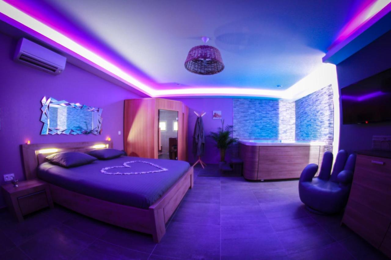 Nuit Vip Spa Sauna Privatif Le Rove Eksteriør bilde